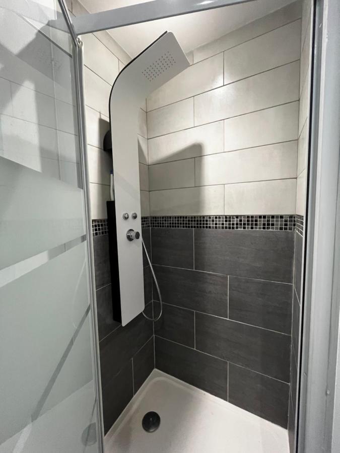 Charmant 2 Pieces Avec Terrasse Proche Centre Ville - Parking Gratuit A Proximite ลูร์ด ภายนอก รูปภาพ